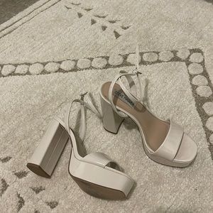 Steve Madden Lessa Bone Patent Heel